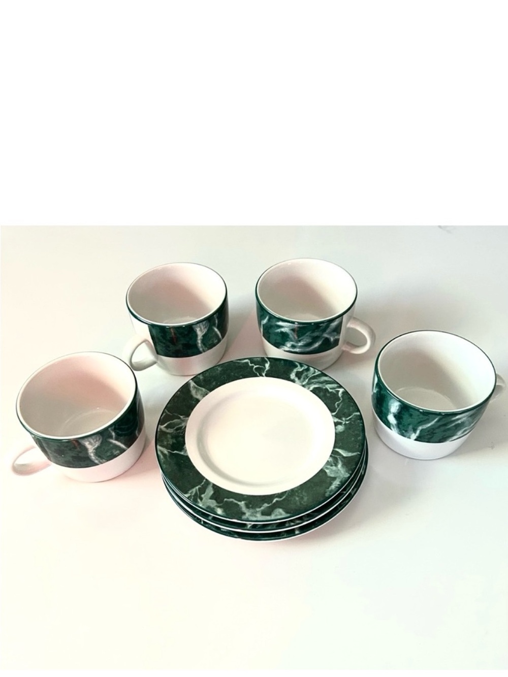 Set of 4 Newcor Vintage White & Green Coffee / Tea Cup and Saucer Plate